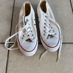 Women’s Converse Size 8 