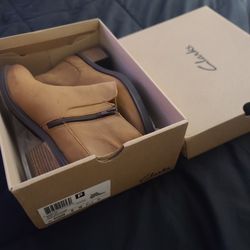 Clarks Womens Zip Leather Bootie