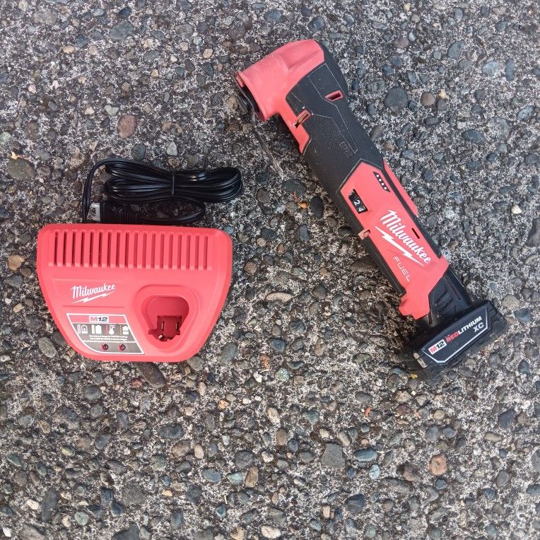 Milwaukee 2526 M12 Oscillating Multi-Tool with Bat & Charg Vgood Condition. Many Other Tools. For Pick Up Fremont Seattle. No Low Ball/Trades Please
