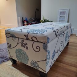 Footon With Storage 