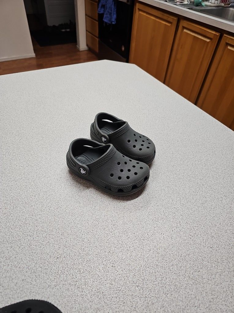Toddler Crocss Size 7 Grey