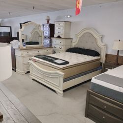 Rusty White Queen 4-PC Bedroom Set Floor Model Sale!