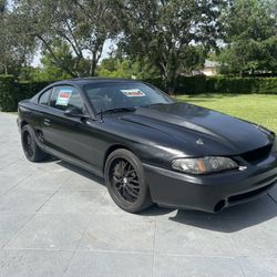 Black Ford Mustang 1997 