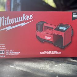 Milwaukee M18 18-Volt Lithium-Ion Cordless Electric Portable Inflator (Tool-Only)