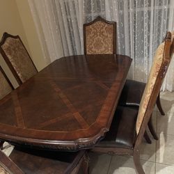 Dining Table Set With 7 Leather Chairs. 