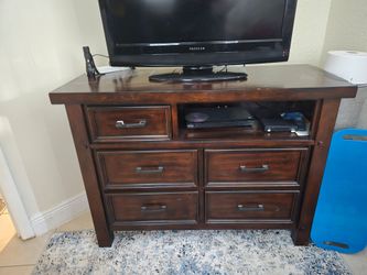 Entrainment Center / TV Stand / Dresser