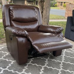 Like New Serta Electric Recliner 