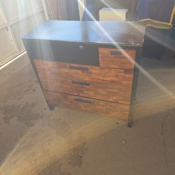 Najarin Dresser/Console W/ 4 Drawers And A Media Slot