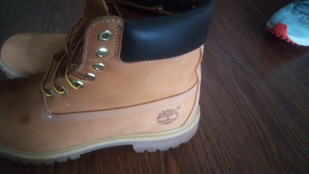 Nice timberland boots 80$ for both best offer pick up only