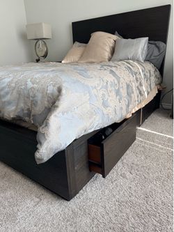Queen bed with nightstands