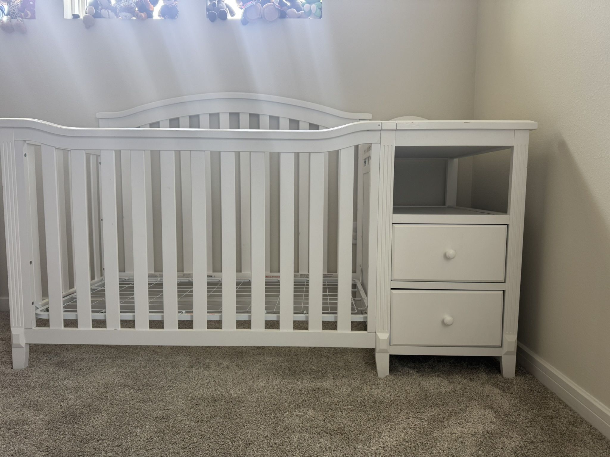 SORELLE FURNITURE Berkley Crib and Changer in White