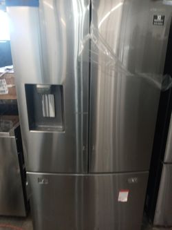 New scratch and dent Samsung refrigerator
