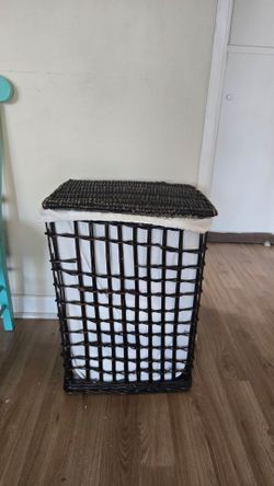 Dark Wicker Laundry Hamper with Lid and Liner