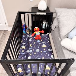 Graco Teddi Mini crib And Changing Table