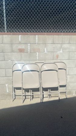Set of 5 Used Metal Folding Chairs (Gray/Beige)