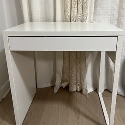 White Desk (MICKE)