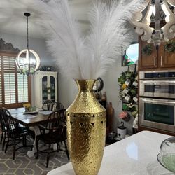 Gold Metal Decorative Base With Pampas Grass