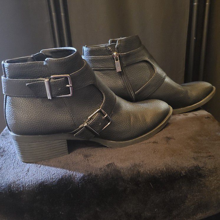 Kenneth Cole Reaction Re-Buckle booties