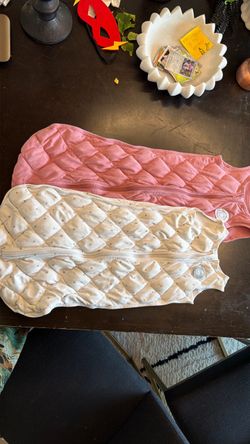 2 dreamland baby weighted sleep sacks size medium, 6 to 12 months