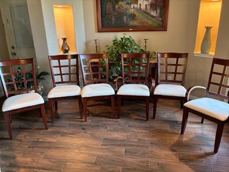 DINING ROOM SET .NOT TEARS NOT STAINS