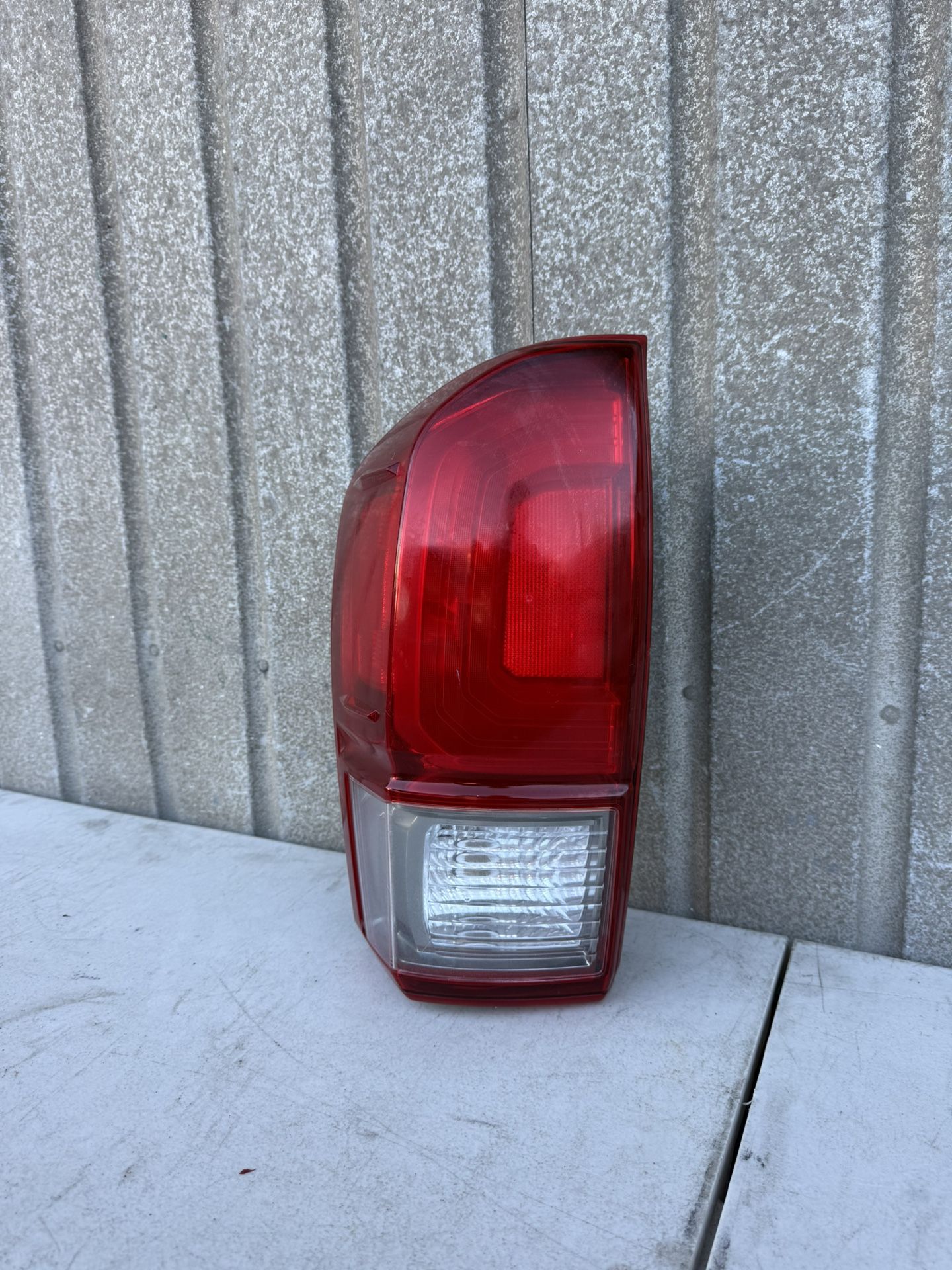 2016 2017 2018 2019 2020 2021 2022 Toyota Tacoma Tail Light Tail Lamp Tailight Taillamp Left Driver Side LH Used Original OEM