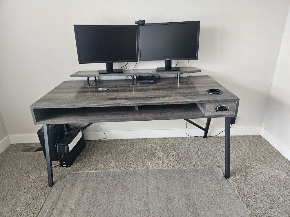 Barolli Gaming Desk