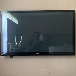 LG TV  42" 