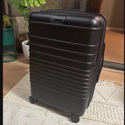 LOW PRICE MOVING- BEIS BLACK 22” CARRY ON LUGGAGE 