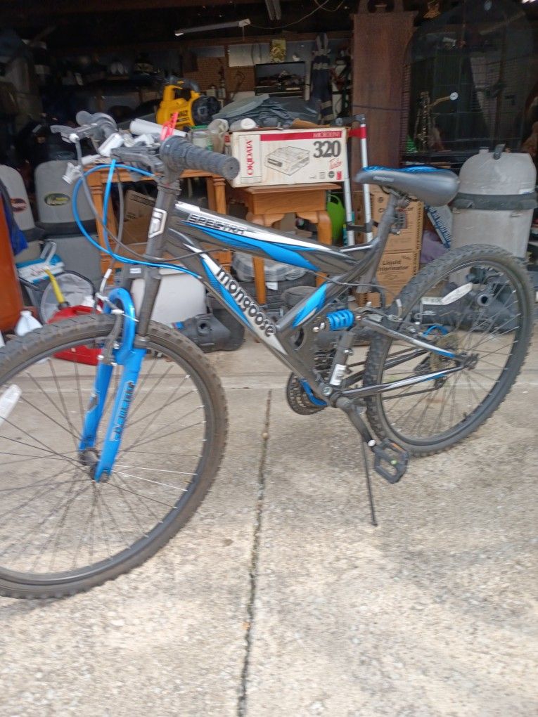 M O N G O O S E S P E C T R A 24 Inch Bike Front Tire Has Slow Leak Otherwise Bike Looks Brand New I'm Asking $125