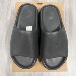 Yeezy Slides Onyx’s Black