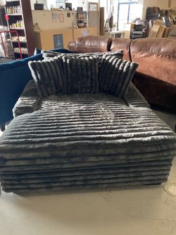 Large Fluff Chaise Lounge