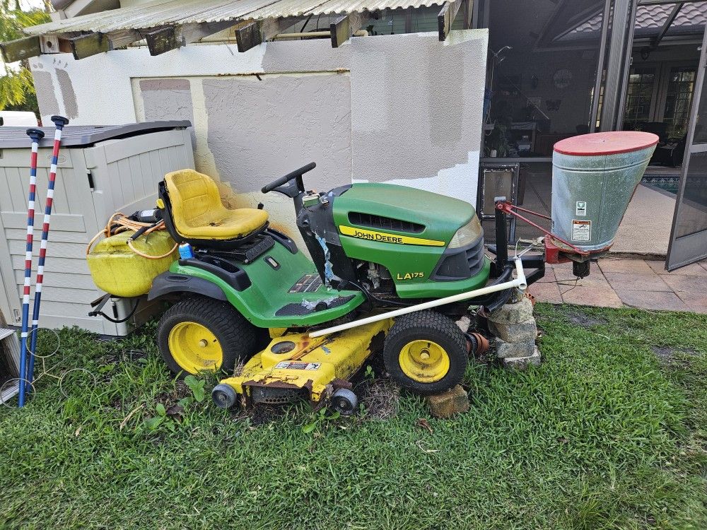 John Deere L175 54" Deck Lawn Tractor