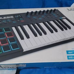 ALESIS VI 25 Keyboard Controller