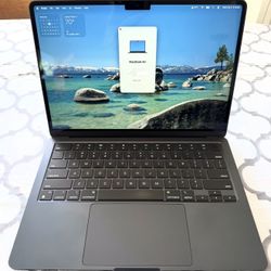 Apple MacBook Air M2 13" Laptop Computer Excellent Condition