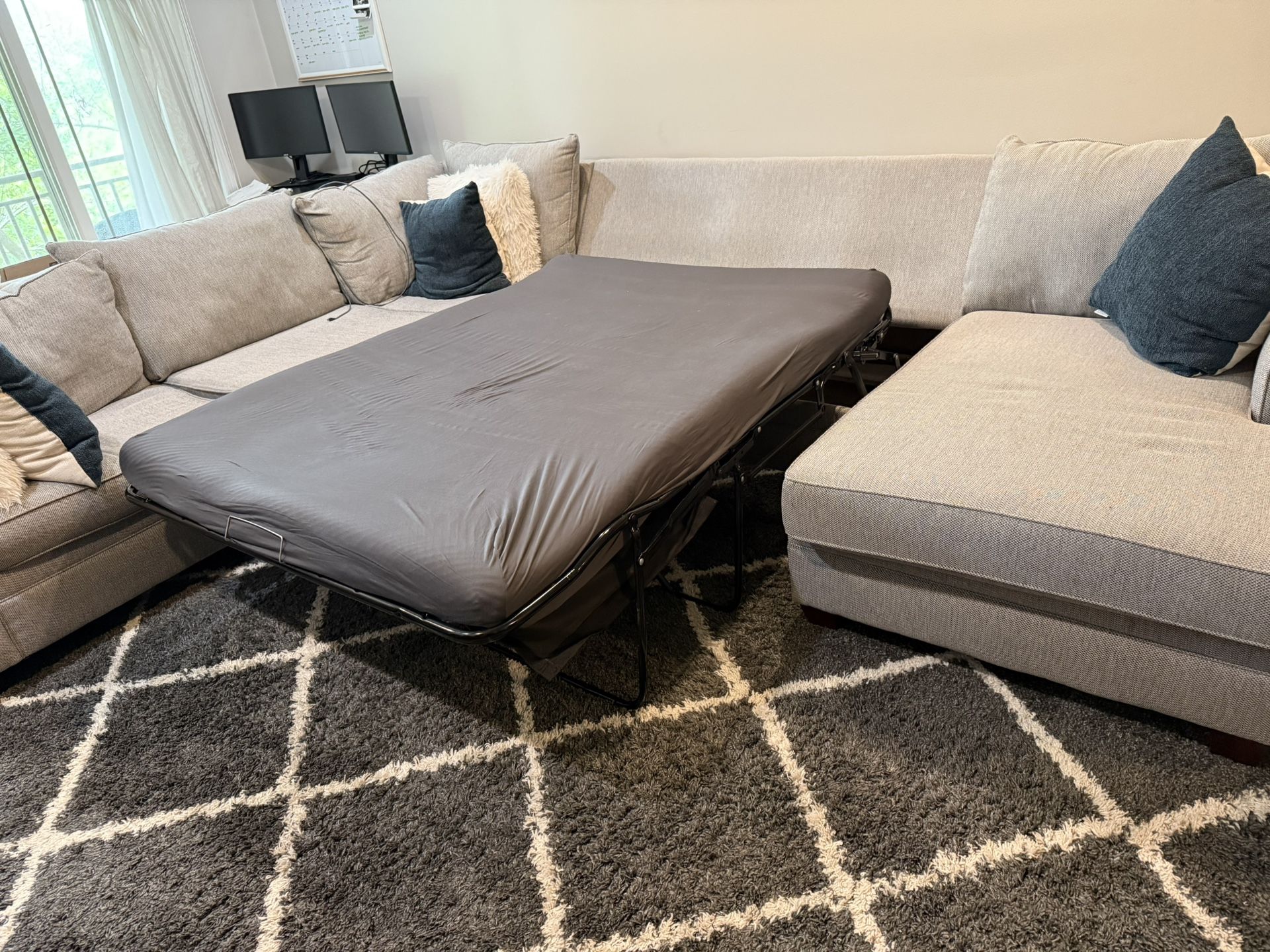 7-Seat Sectional Couch with Pull-Out Sofa Bed – Great Condition!
