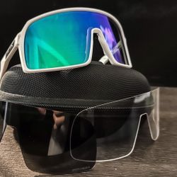 ‘2️⃣6️⃣🥳 New Oakleys  Box, Pouch Cloth All Included🥂