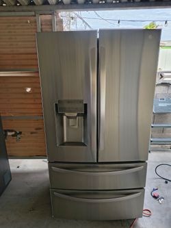 LG Refrigerator stainless steel 4 door