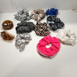Scrunchie 11 pieces  Scrunchie. ! !