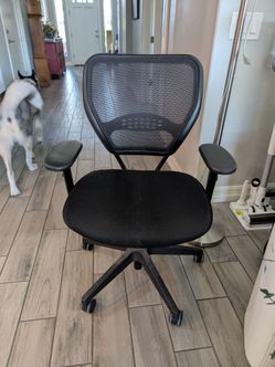 Black Mesh Office Chair with Armrests