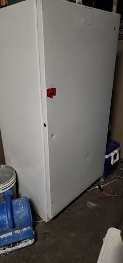 Stand up freezer