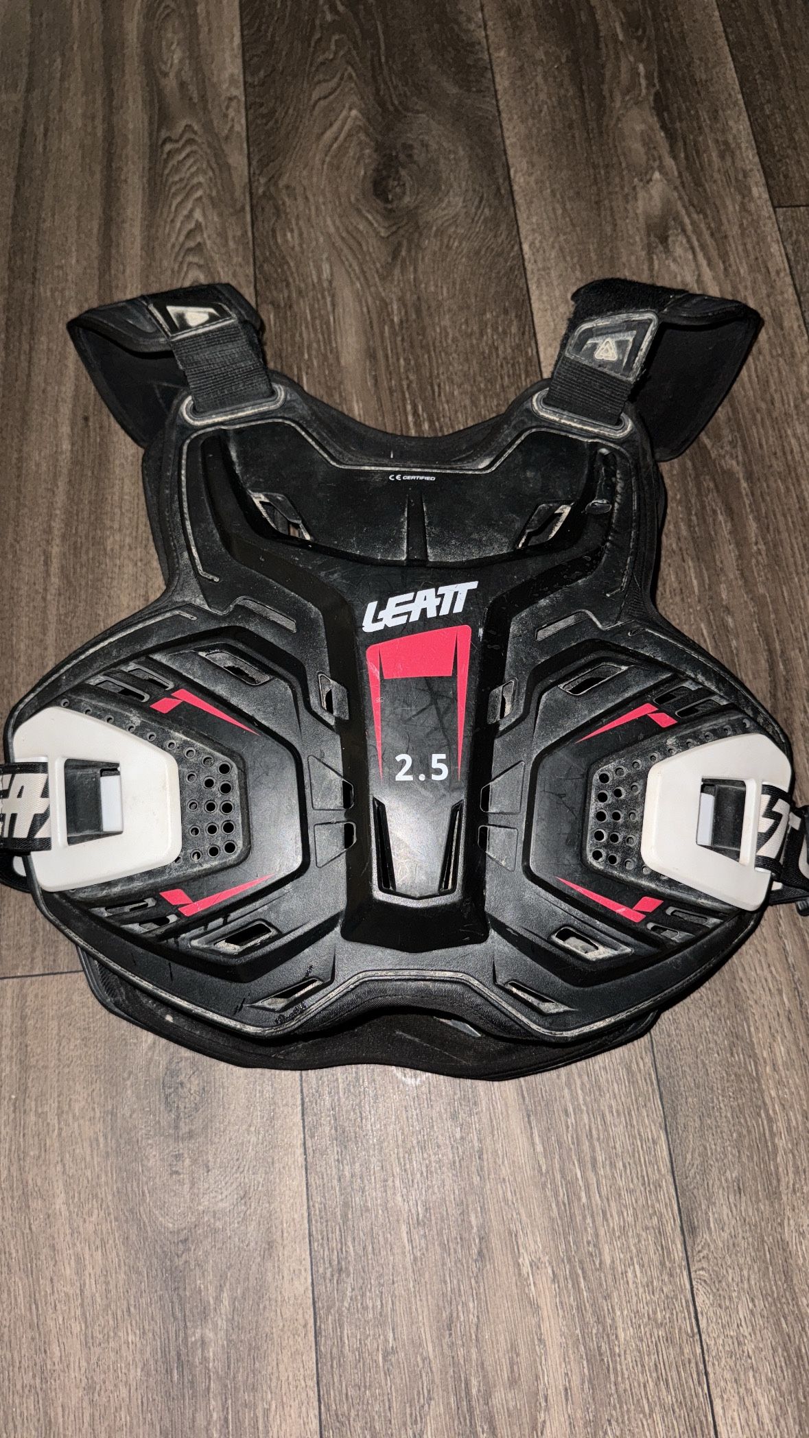 LEATT CHEST PROTECTOR 2.5 (BLACK)