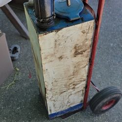Oil dispenser