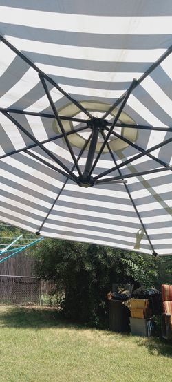 Cantilever 11' Patio Umbrella W/ Base