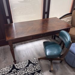 Office desk + Chair 