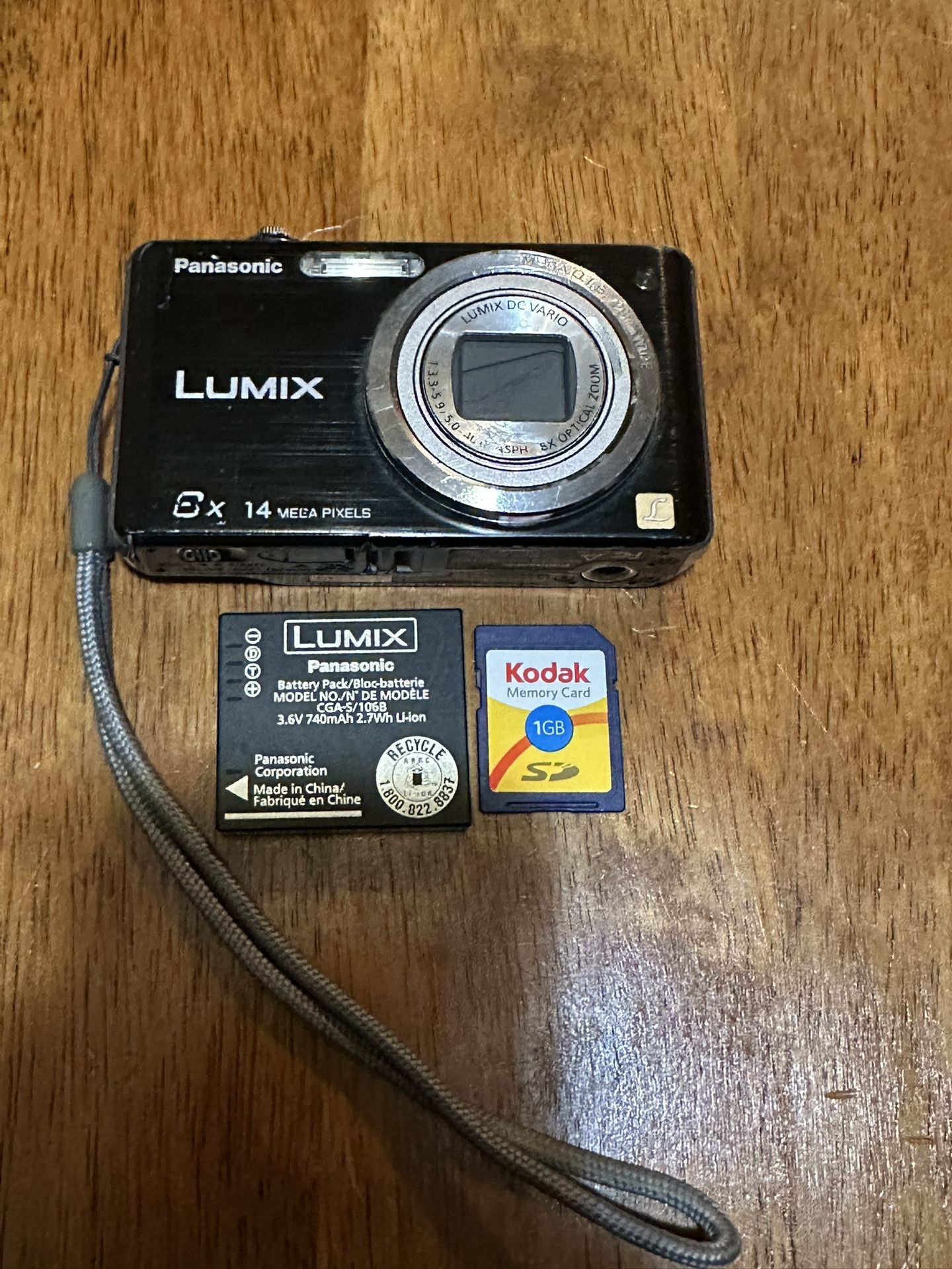 Panasonic LUMIX DMC-FH20 Digital Camera