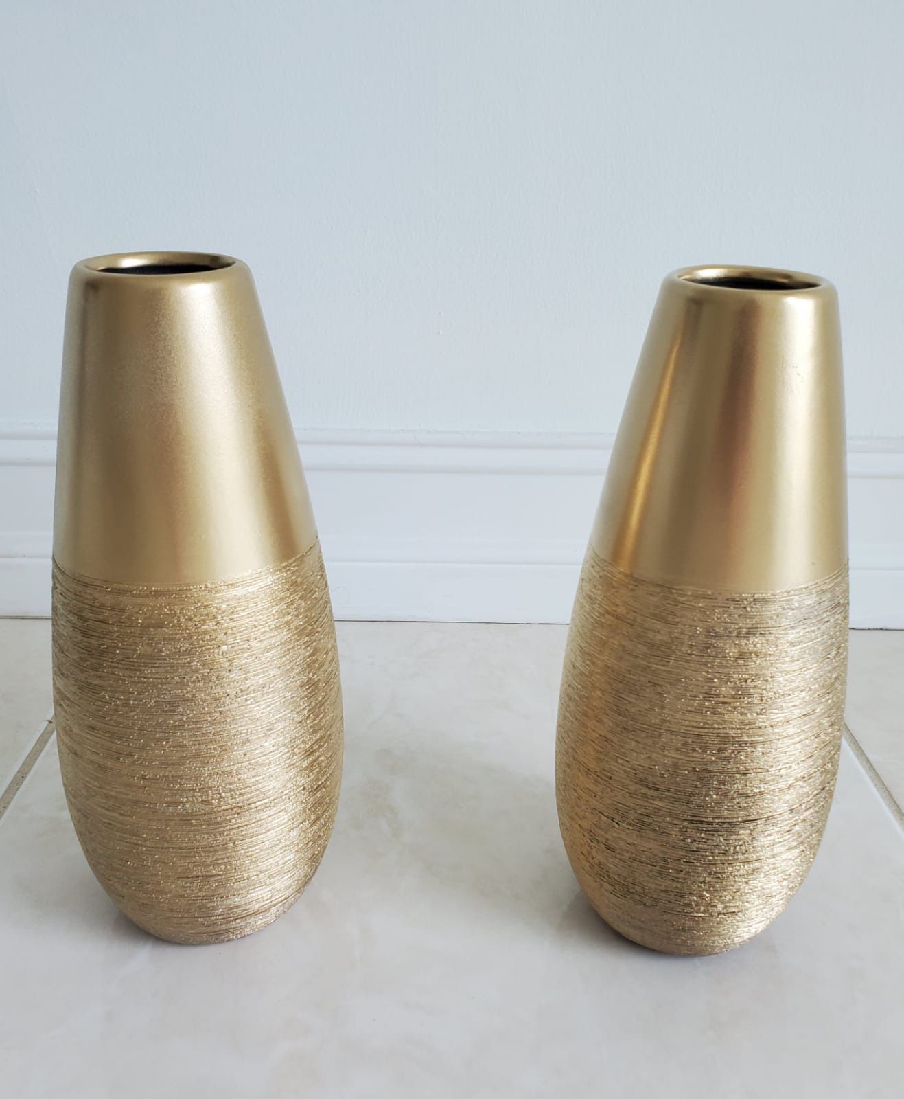 Set of 2 gold vases