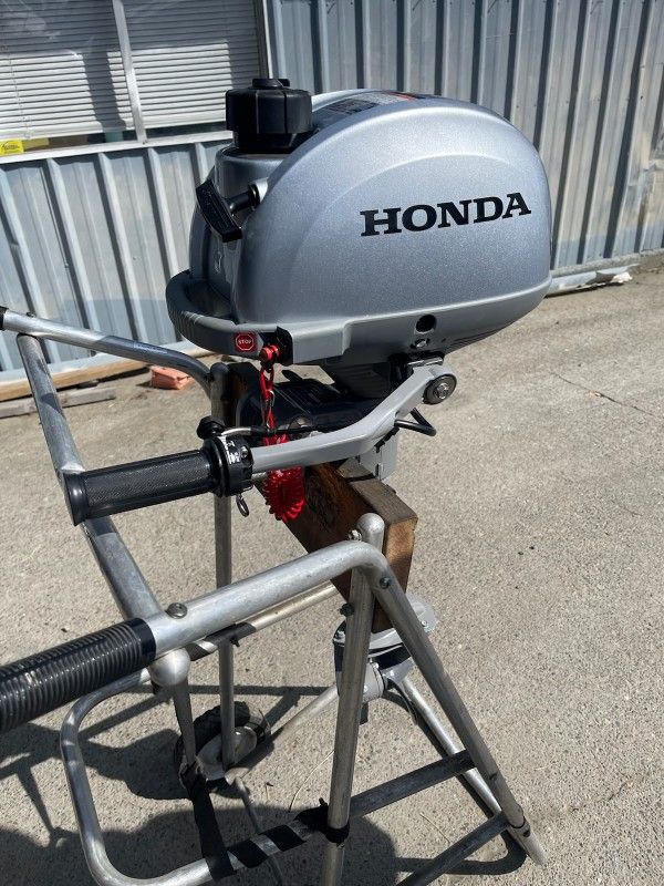 Like New HONDA BOAT MOTOR