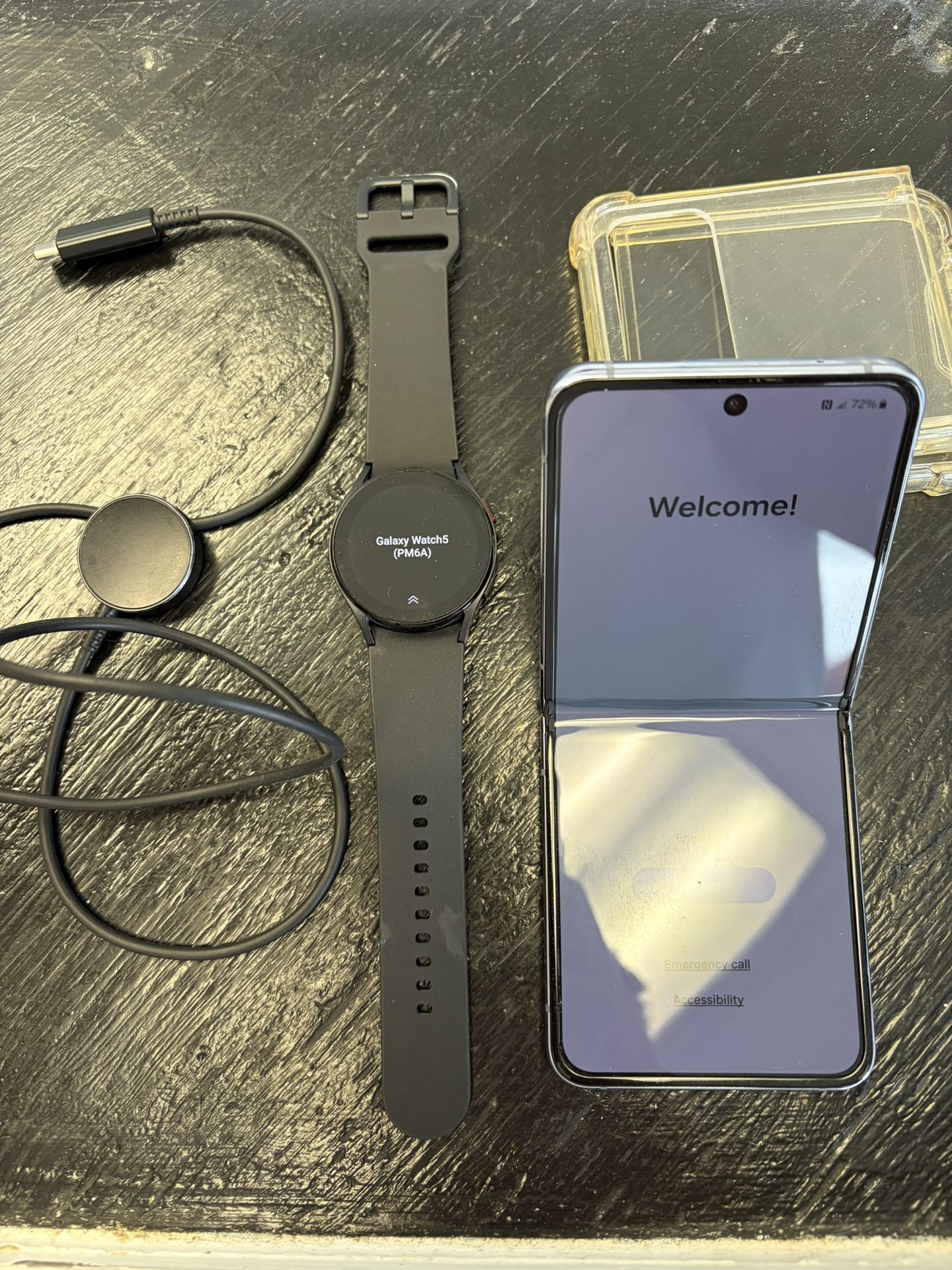 Samsung Galaxy Flip 4 Unlocked With Smart Watch