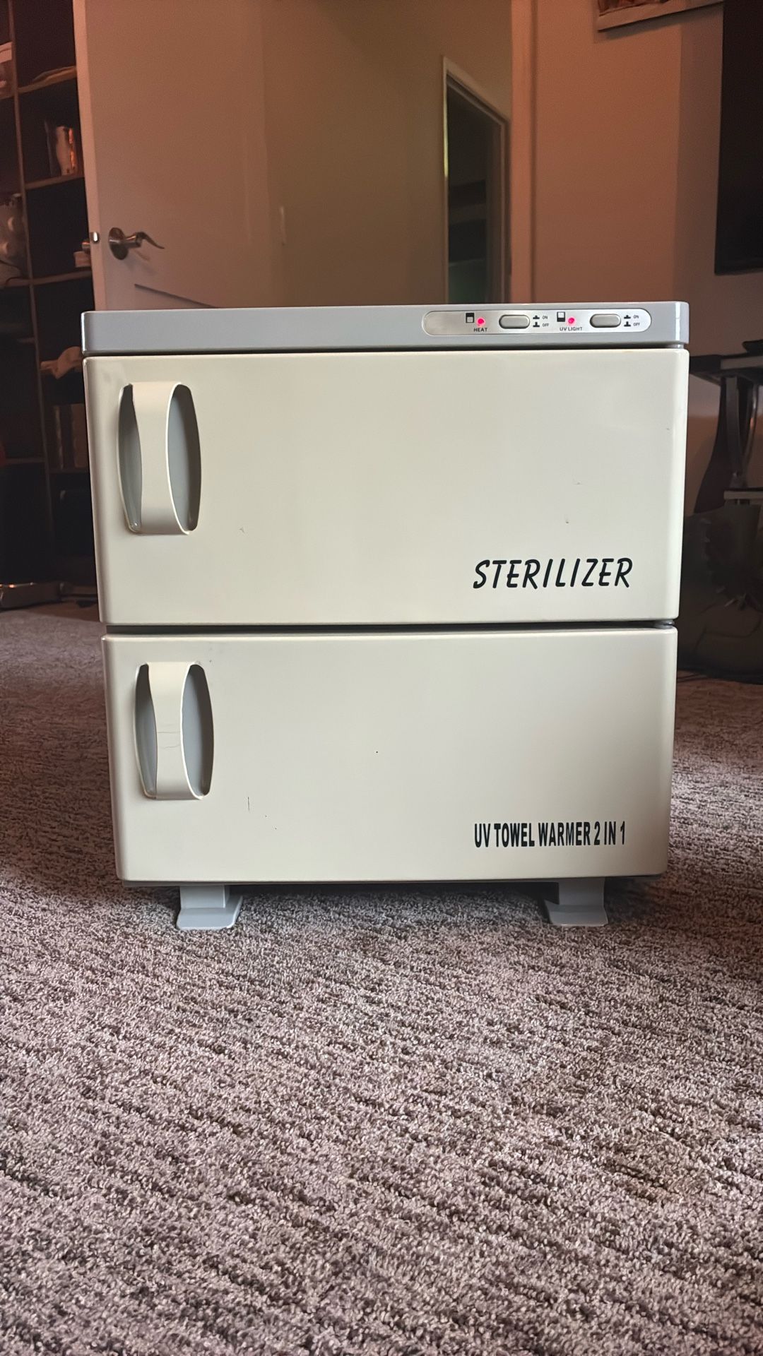 $75 (No OBO, Got Too Many $50 Offers) Large combo Skin Act Hot Towel Cabinet With UV Sterilizer 2 In 1