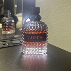 Valentino Born In Roma Coral Fantasy 